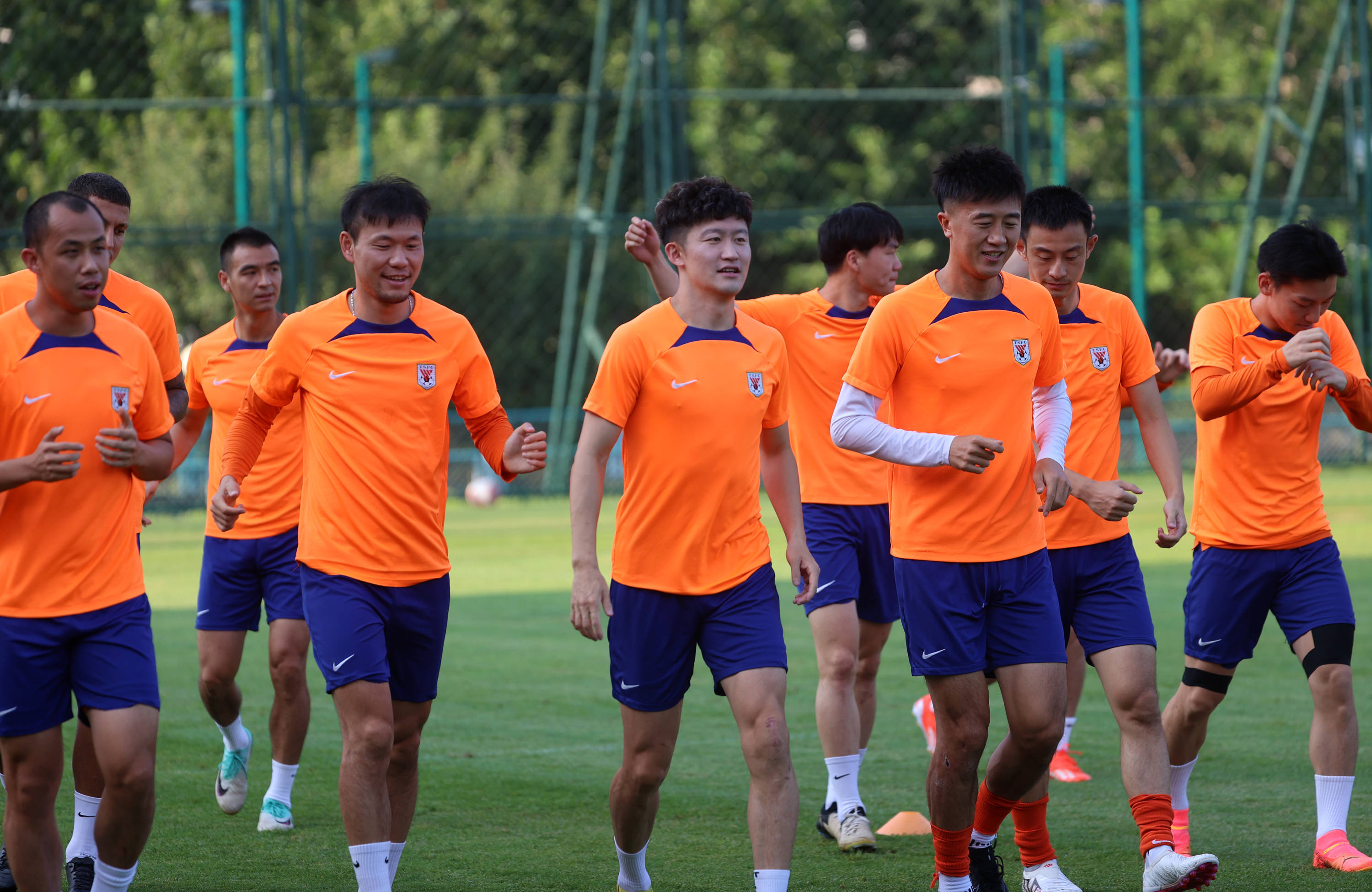 中超集结日走向成谜，广东宏远豪取连胜，质疑声仍在，数据趋势出现新变化