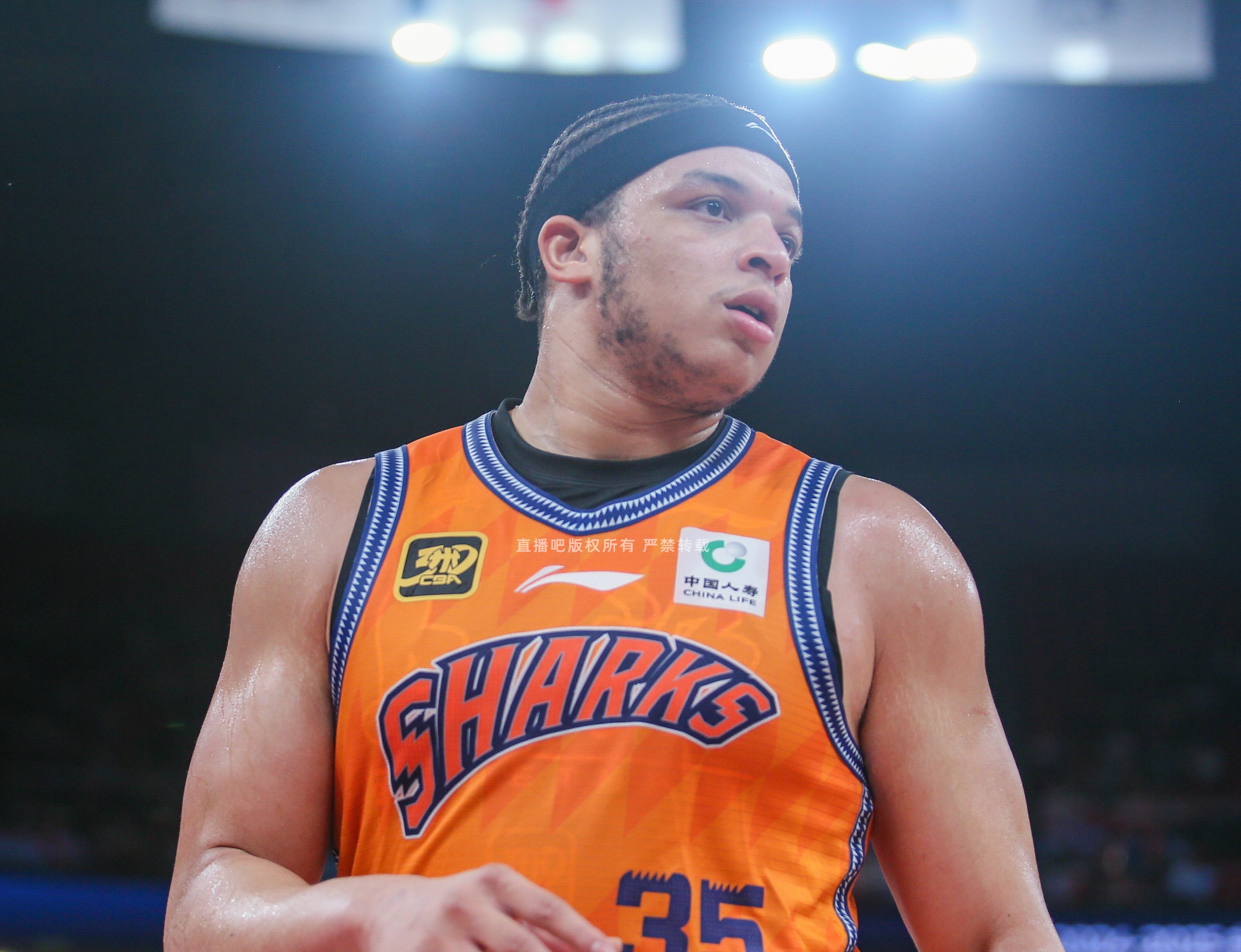 勒沃库森发布备战花絮,今晨复出首秀,CBA常规赛任务艰巨,更衣室氛围转暖的简单介绍 勒沃库森发布备战花絮,今晨复出首秀,CBA常规赛任务艰巨,更衣室氛围转暖的简单介绍