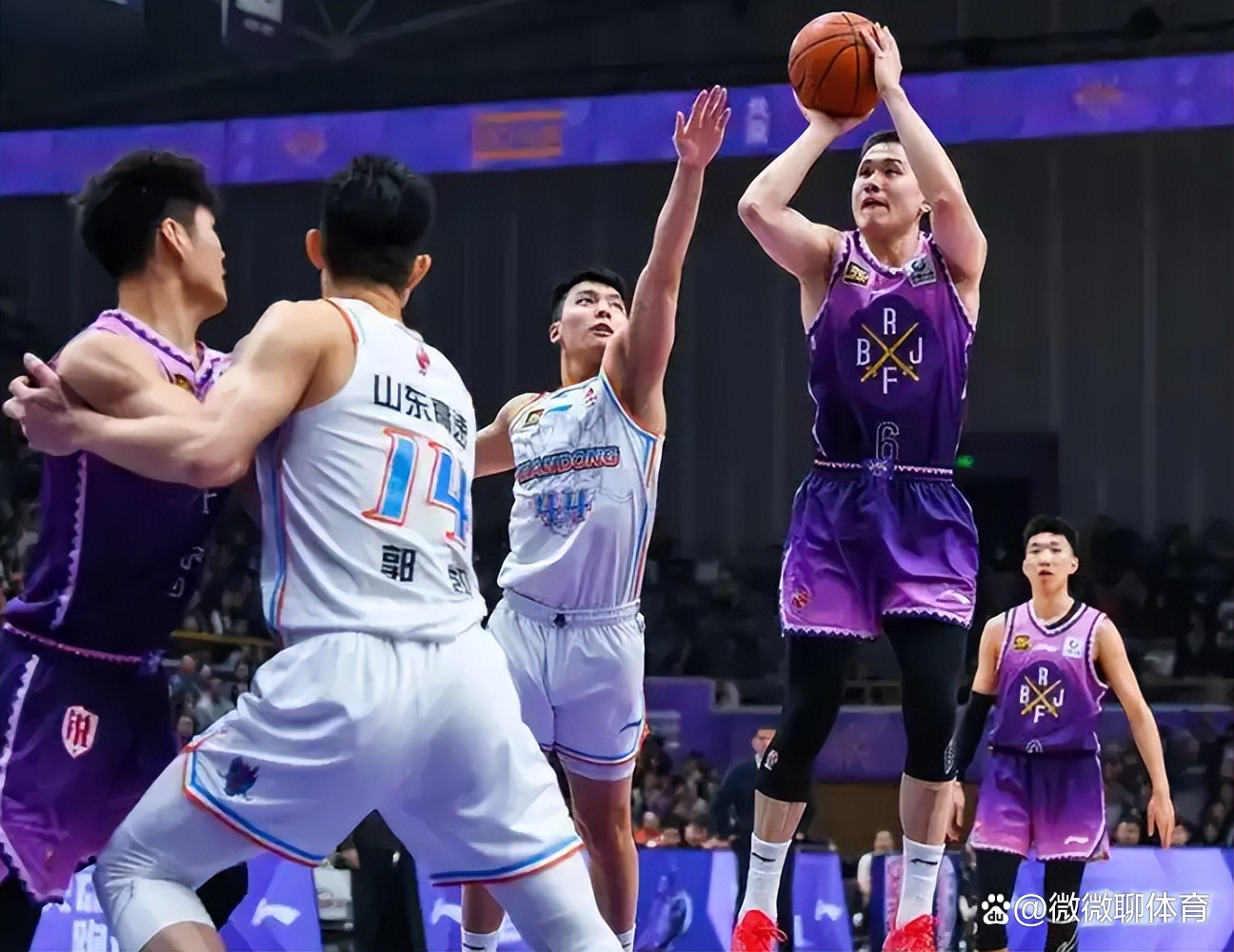 包含CBA常规赛加时末段再迎强敌，芝加哥公牛战术微调，主帅态度——信心回归，训练强度明显提升的词条