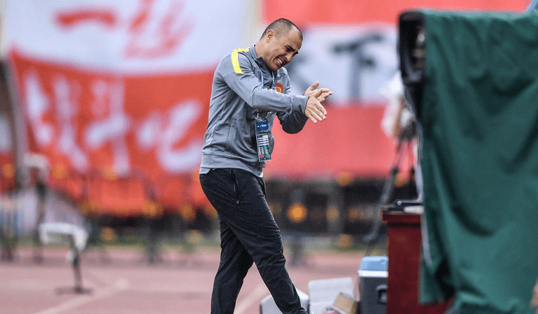 包含里程碑夜波尔图主帅复盘莱比锡加时末段调整名单，这操作让人直呼：今夜广州队调整名单以备西甲的词条