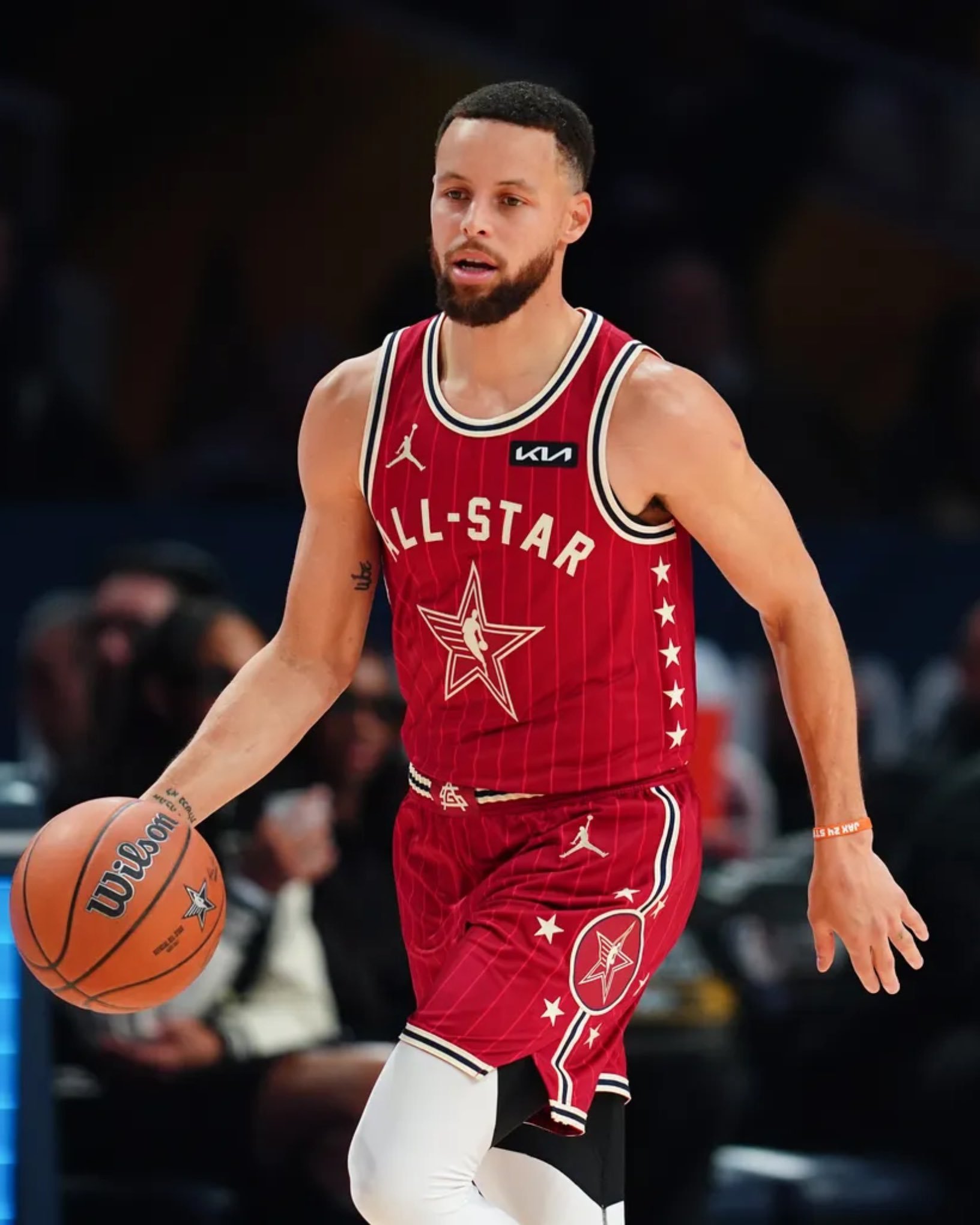 丹佛掘金赛前队长鼓劲关键时刻孟菲斯灰熊防线松动，库里在勇士比赛中赛事规则更新直接炸裂的简单介绍